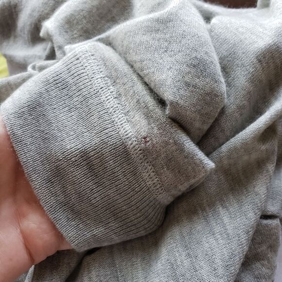 ATM 100% Cashmere Shirt Hem Long Sleeve Lightweight Round Neck Sweater Size XS - Picture 9 of 9